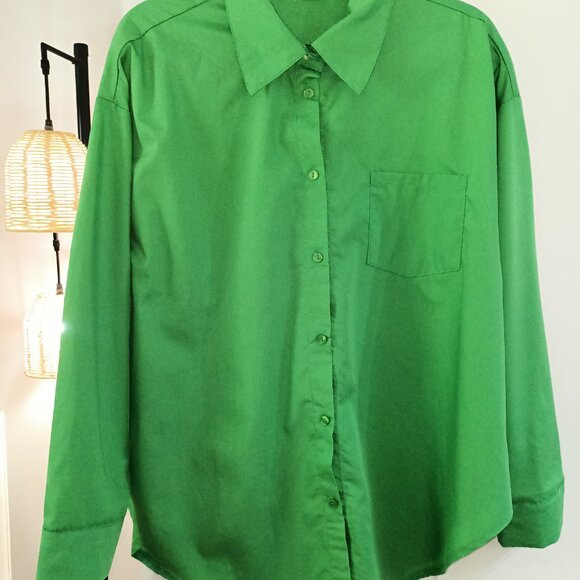 Women's Green Long-Sleeve Button-up Shirt. Size XL - Picture 7 of 7